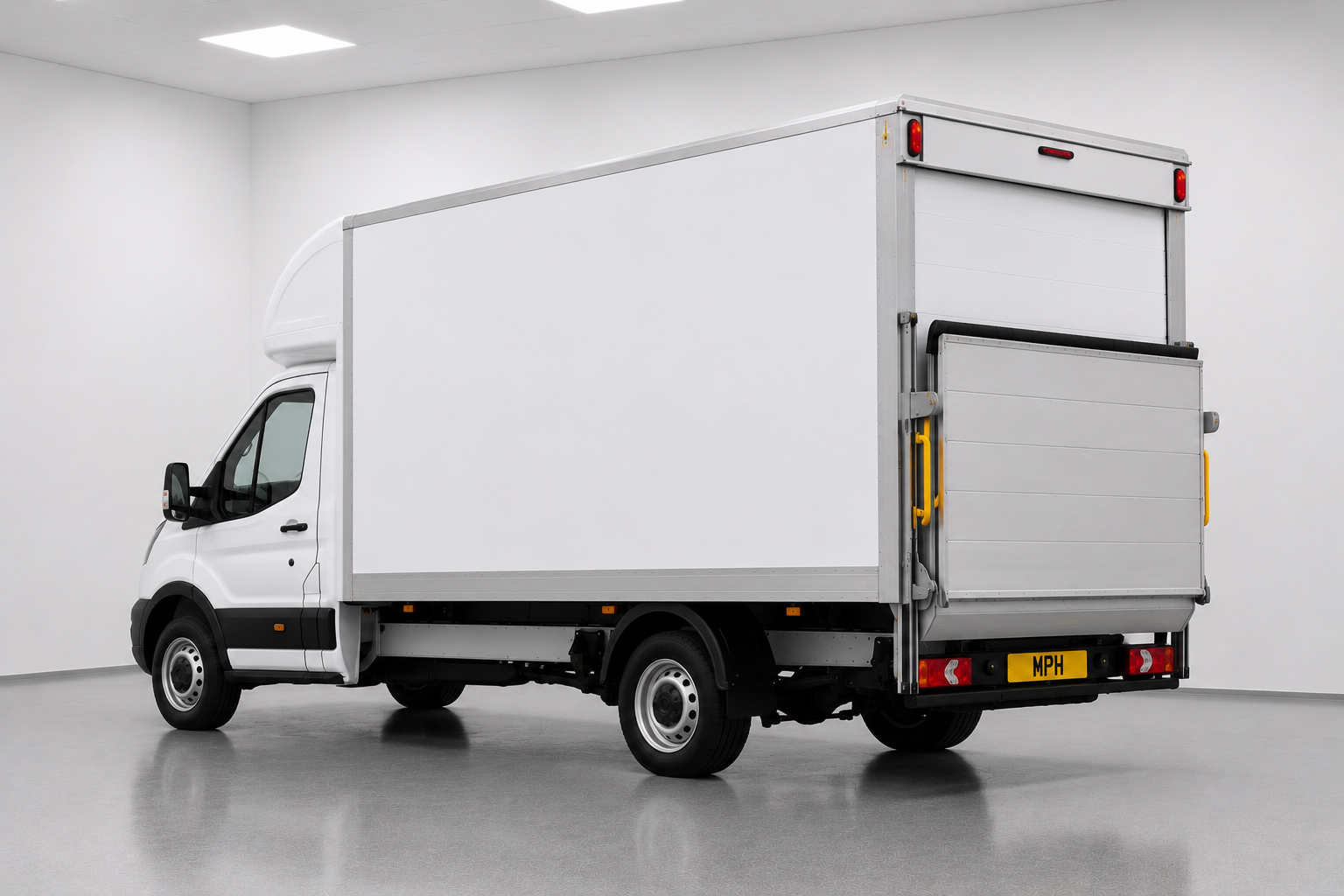 Ford Luton + Tail Lift Leader L4 2L 130PS 350
