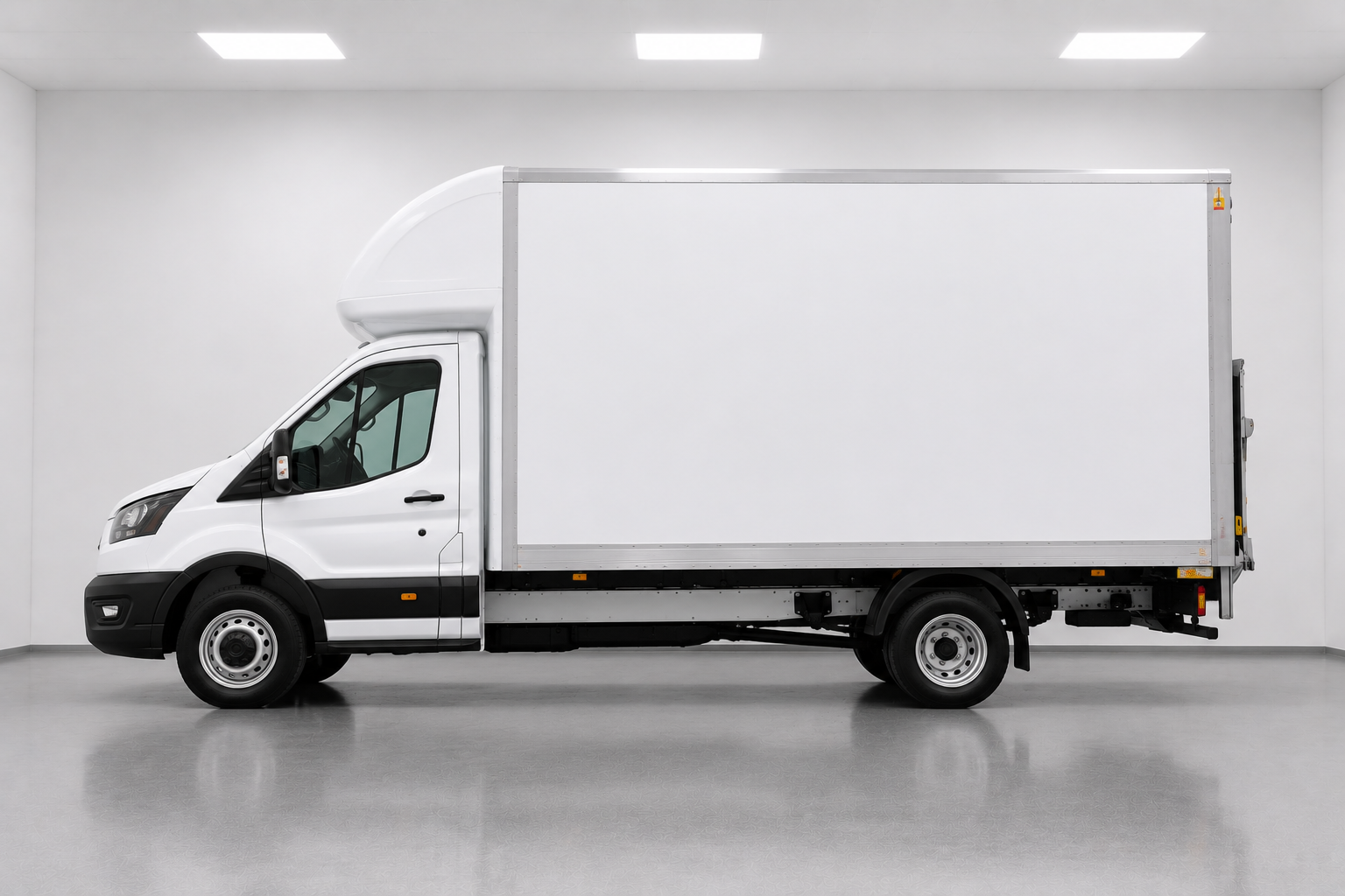 Ford Luton + Tail Lift Leader L4 2L 130PS 350